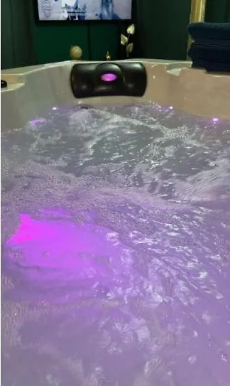 Suite And Jacuzzi Toulouse 0*,  França