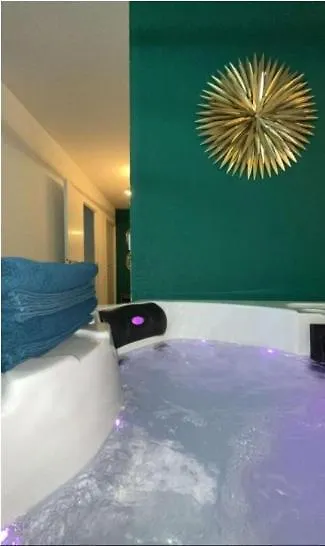 Suite And Jacuzzi Toulouse 0*,  Francie