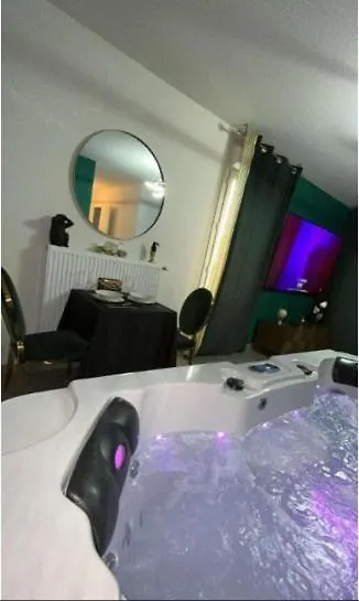 Suite And Jacuzzi Toulouse Francie