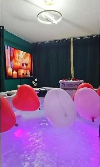 Suite And Jacuzzi Toulouse 0*,